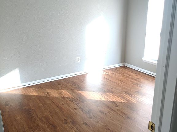 5th image of 3605 Overland Dr