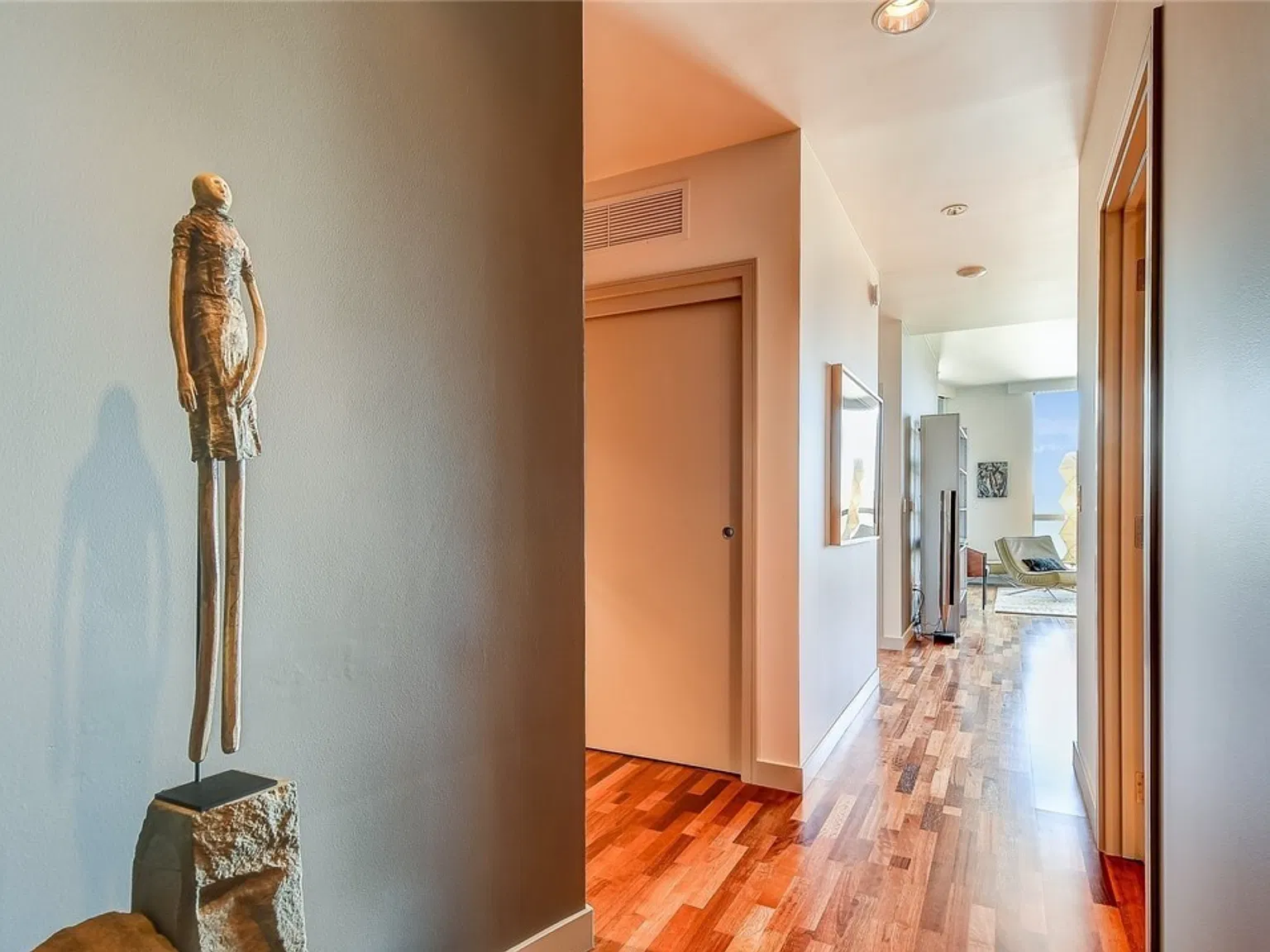 1 bed, 1.5 bath, 1008 sqft, $3,600 — Photo 2