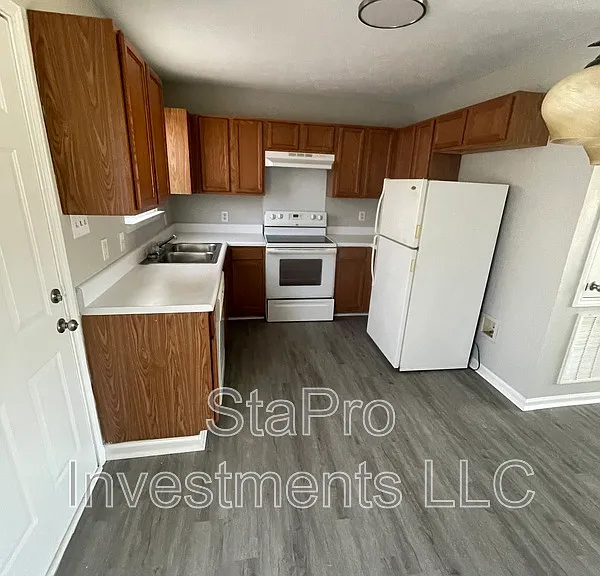 120 Village Pl — Photo 3