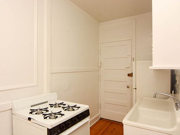 3rd image of 3302 W Schubert Ave APT 3G