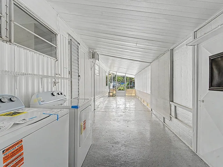 5053 Dunedin St — Photo 24