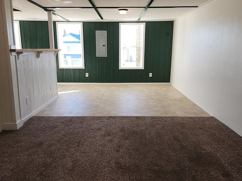 Nice large,bright open floor plan.