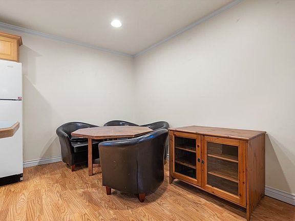 4th image of 1525 N Riverside Ave #38