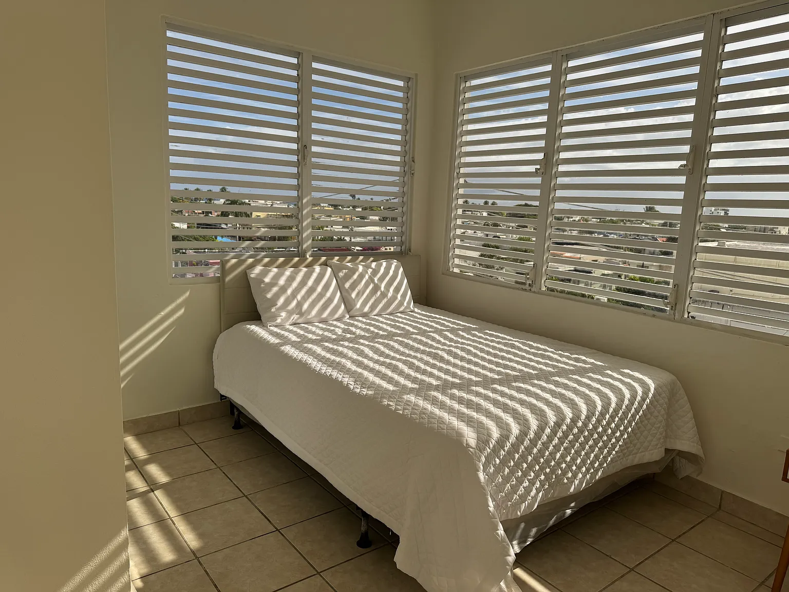 4 bed, $2,500 — Photo 3