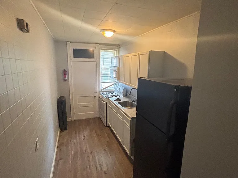 5631 N Fairhill St — Photo 7