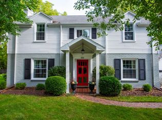 404 Arrowhead Dr, Green Bay, WI 54301