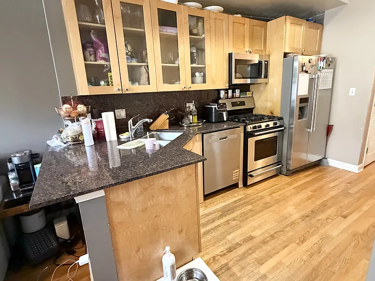 1627 W Grand Ave #1 — Photo 2