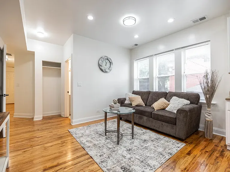 3851 W Ainslie St #1 — Photo 5