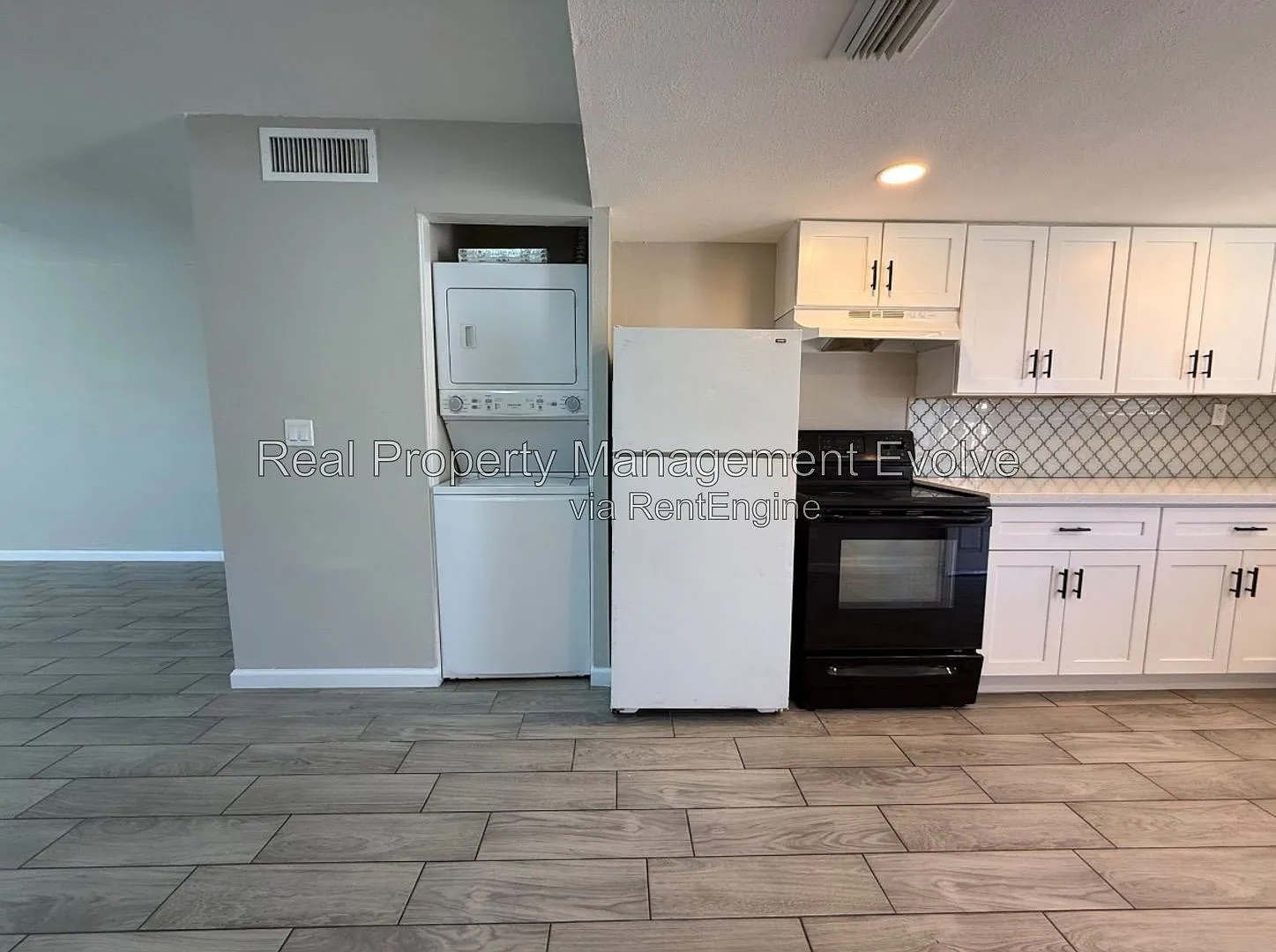 2 bed, 1.0 bath, 955 sqft, $895 — Photo 3