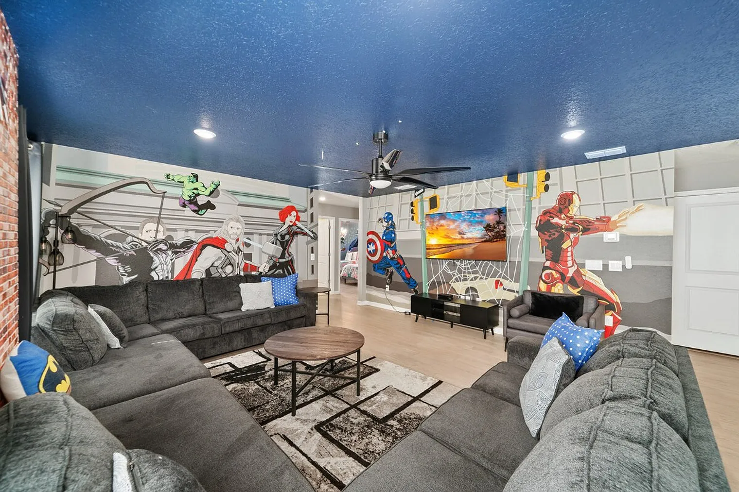 7 bed, 5.0 bath, 3100 sqft, $8,353 — Photo 3