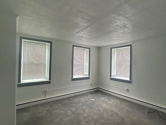 3rd image of 423 Richardson Rd #425A
