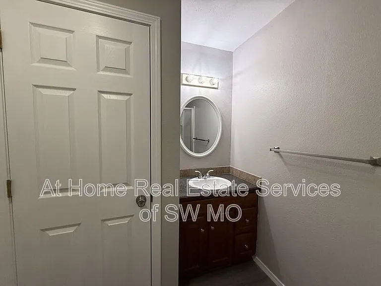 2940 W Walnut St — Photo 14