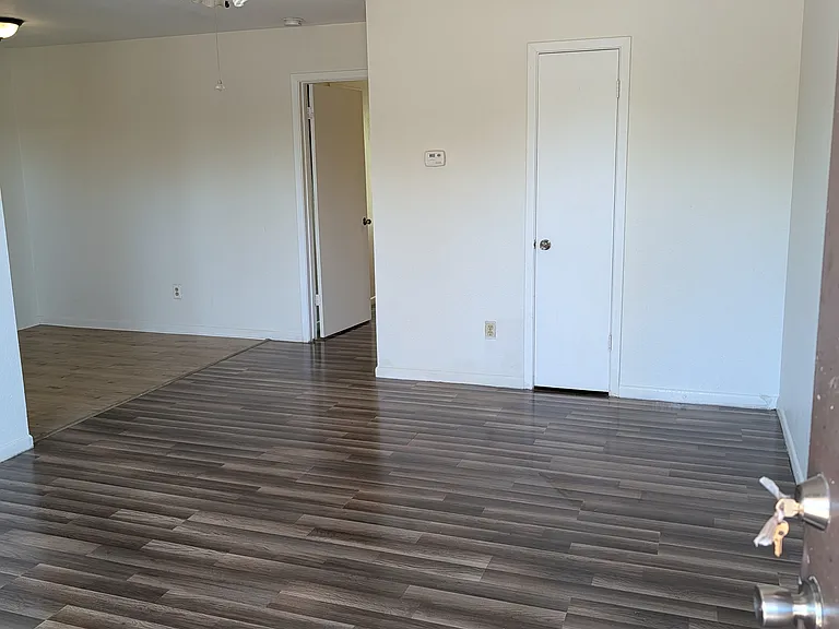1703 S Washington St — Photo 3
