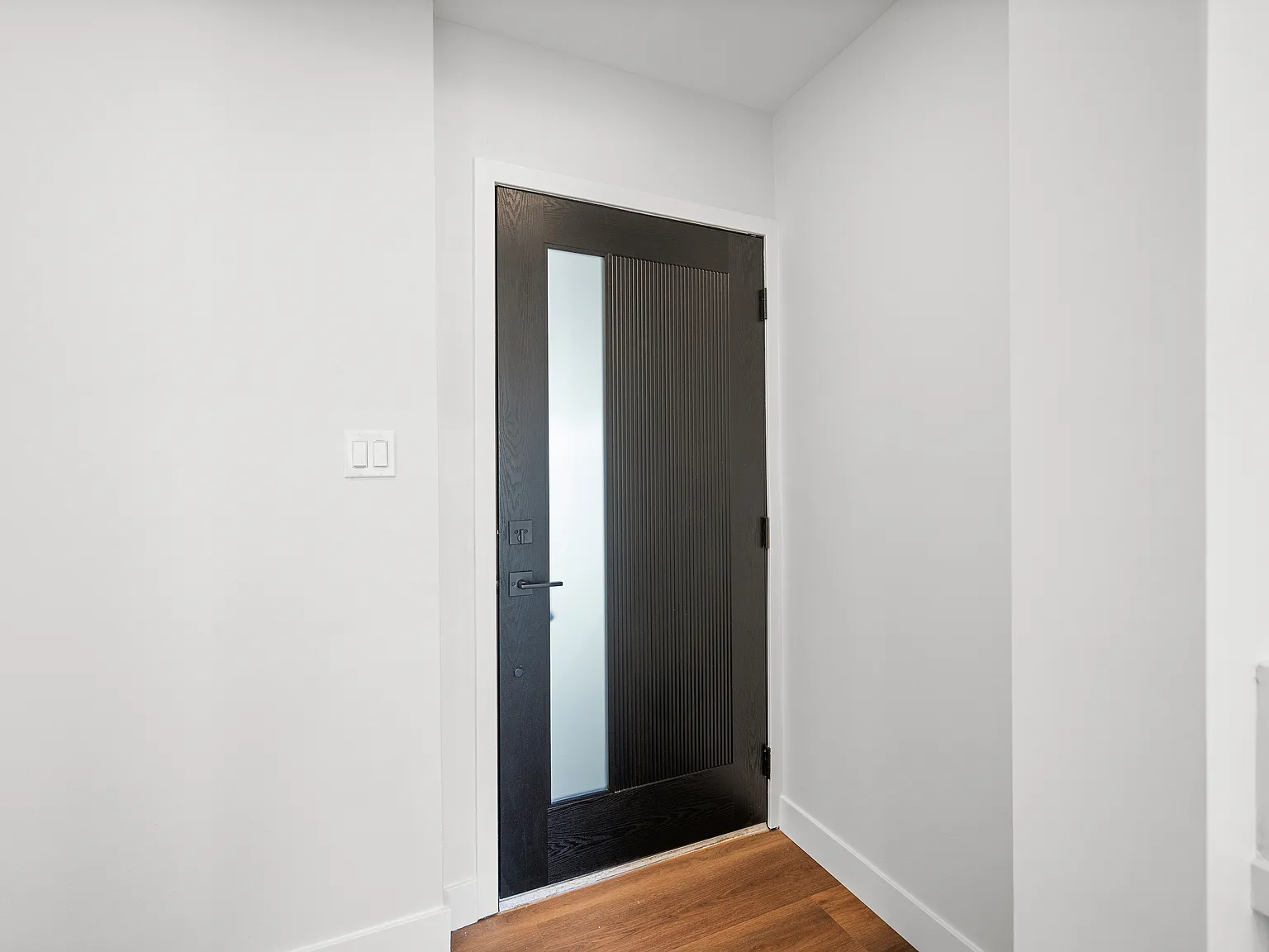 2 bed, 1.5 bath, 1035 sqft, $2,799 — Photo 2
