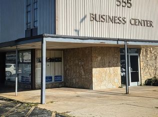 555 S Schuyler Ave, Kankakee, IL