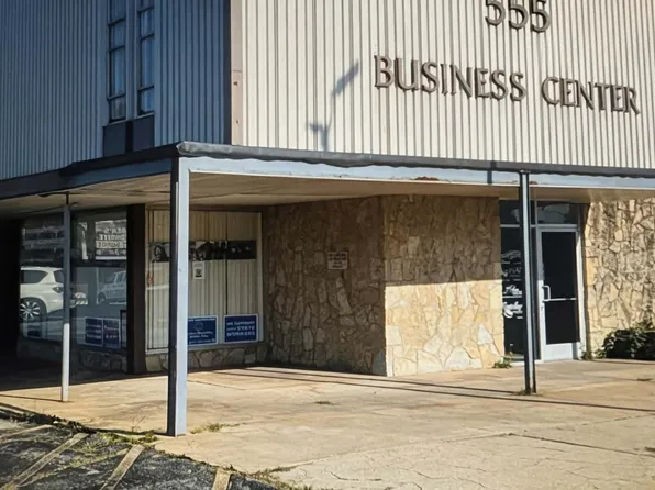 555 S Schuyler Ave, Kankakee, IL 60901