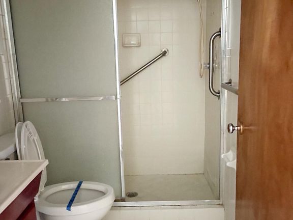 4th image of 3210 Taylor Ave