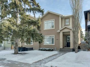 3036 W 28th St SW, Calgary, AB T3E 2J5