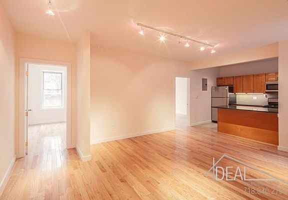 3rd image of 260 Cumberland St