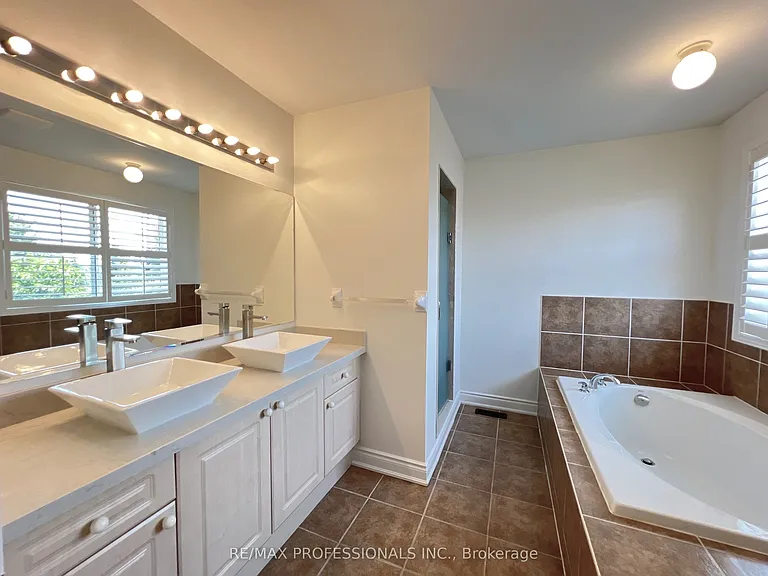 3895 Henrietta Way #MAIN — Photo 31