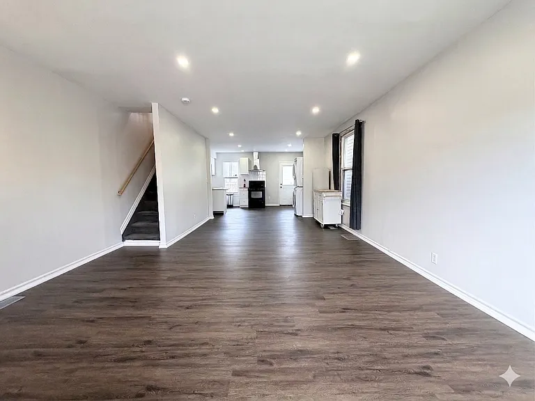 11 Lincoln St — Photo 3
