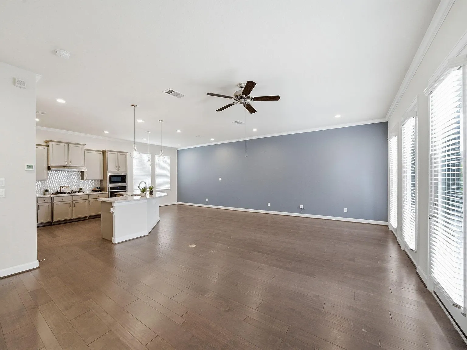 4 bed, 3.5 bath, 2306 sqft, $2,900 — Photo 4