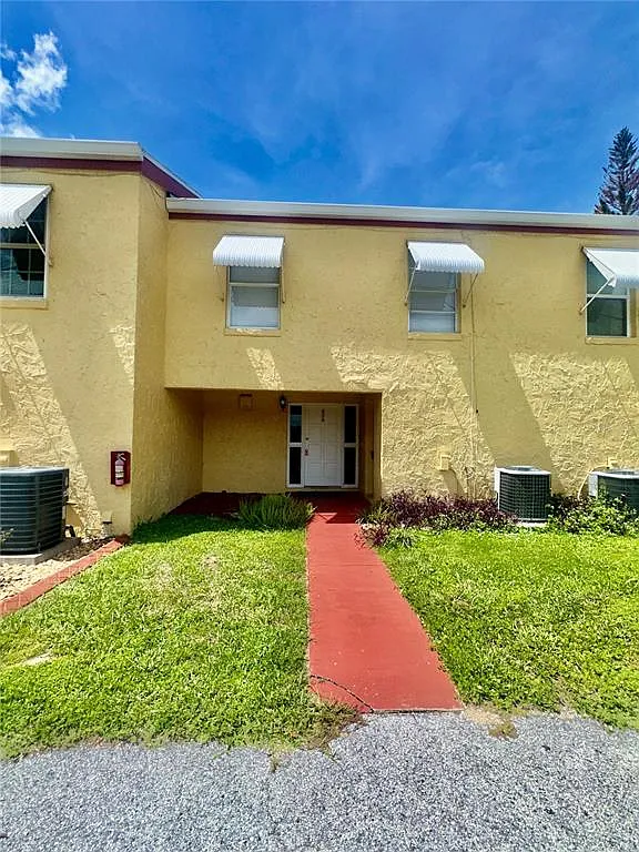 3 bed, 2.5 bath, 1356 sqft, $1,450 — Photo 3