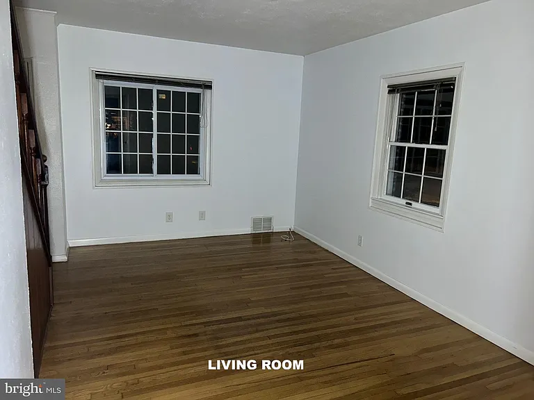 955 Terrace Ln — Photo 4