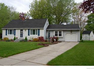 22 Millbrook Ct, Williamsville, NY 14221