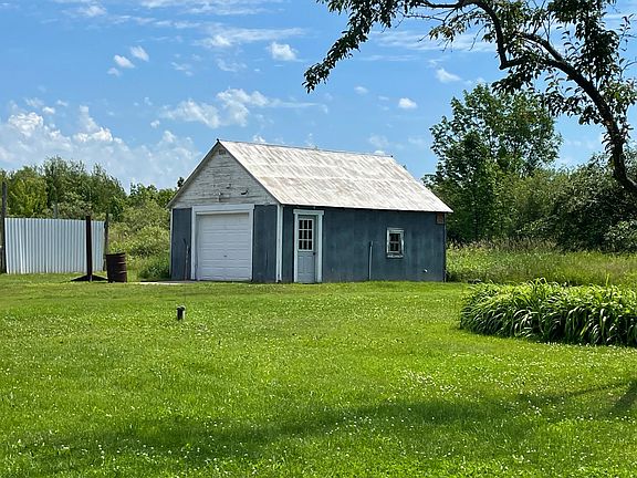 1 car detached garage