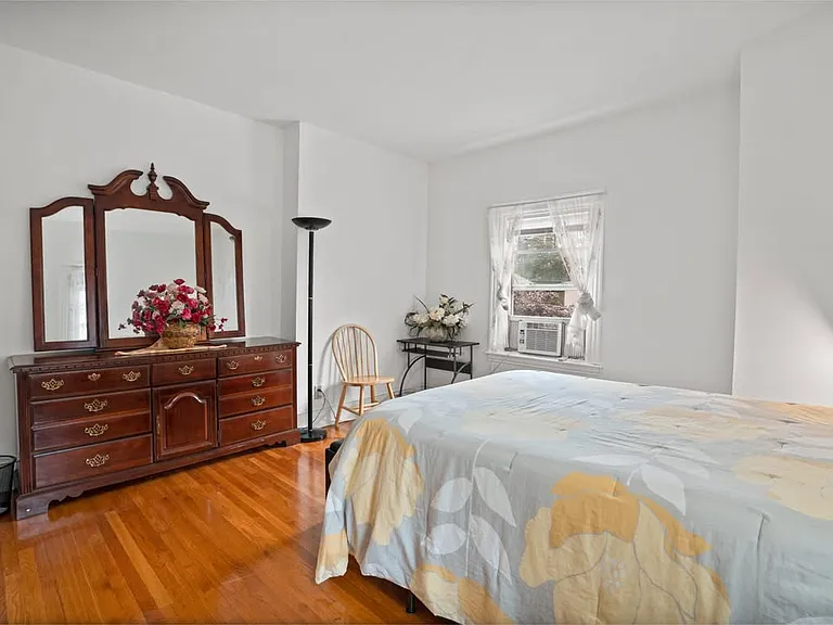 124 Sheridan Ave #2 — Photo 8