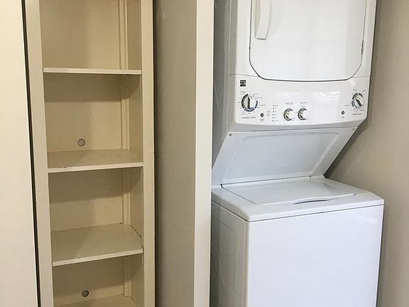 3rd image of 2810 King Oak Cir