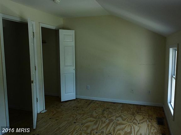 5th image of 122 N Aurora St