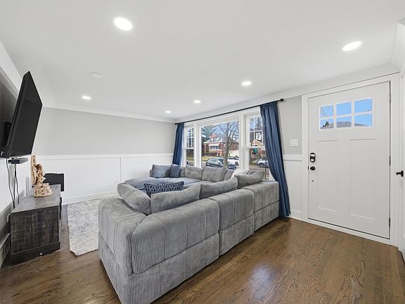 3rd image of 5301 S Menard Ave