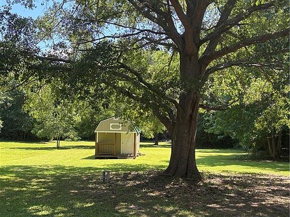 5th image of 405 Crawfordville Rd