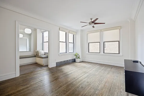 Living room, photo 1