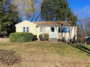 11 Jensen St, Belchertown, MA 01007