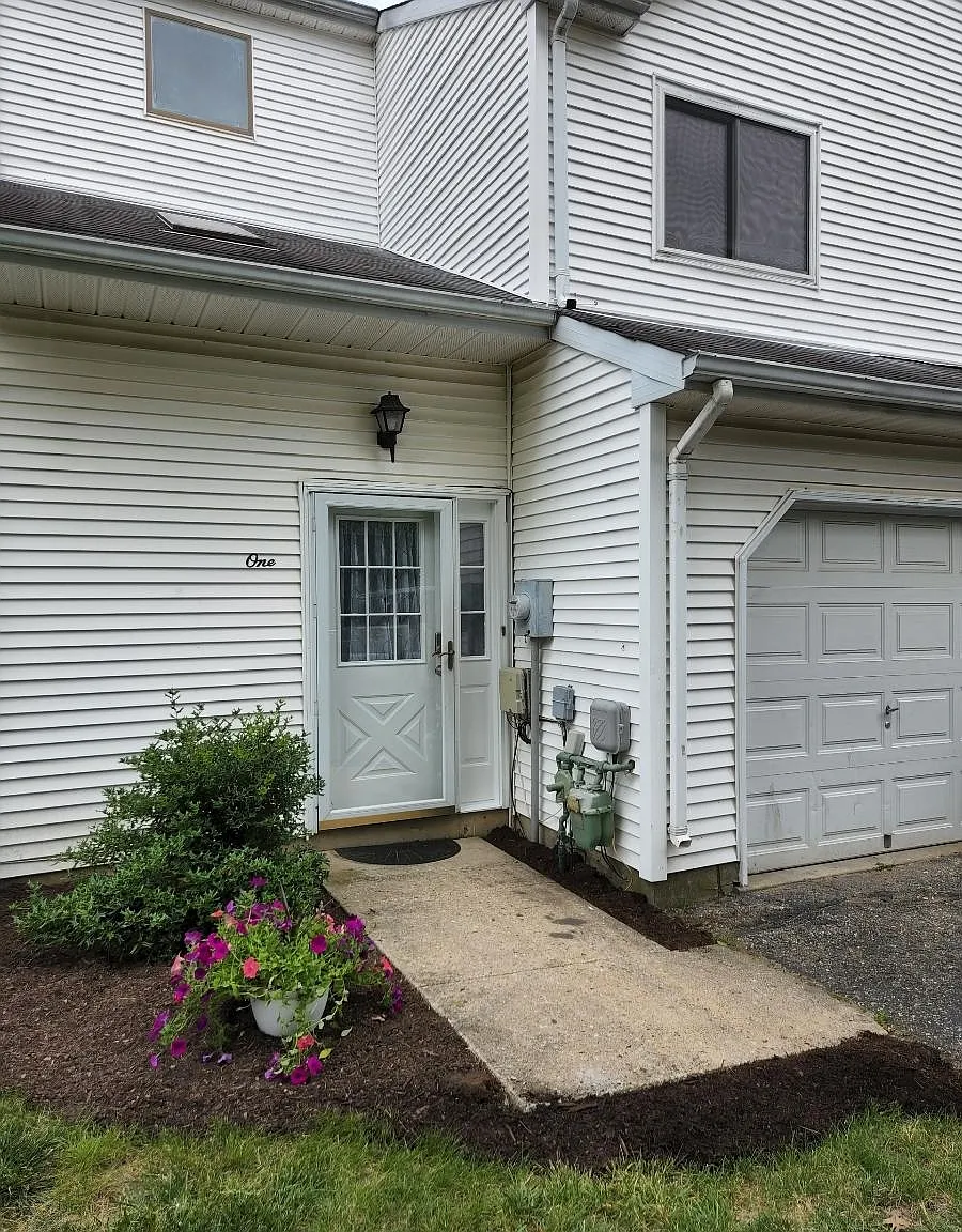 3 bed, 2.5 bath, 1540 sqft, $2,800 — Photo 3