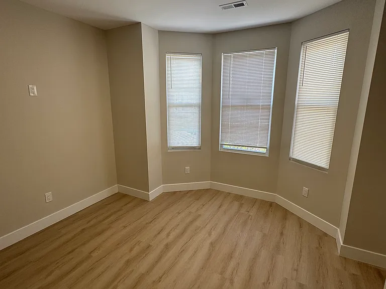 1229 W Seltzer St #2 — Photo 5