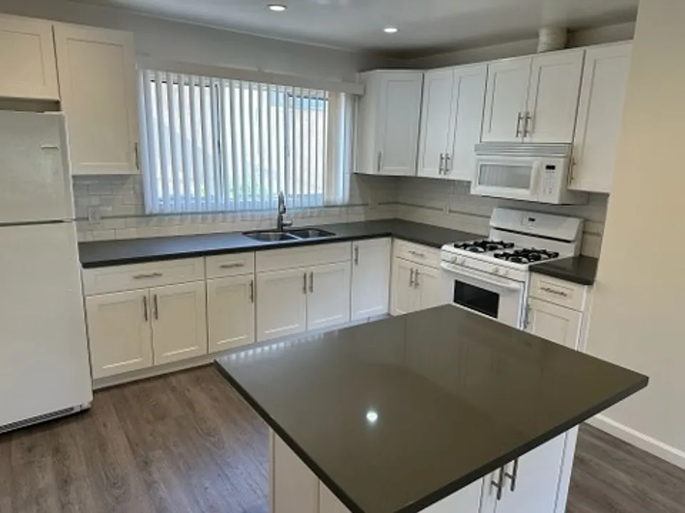 6060 La Prada St