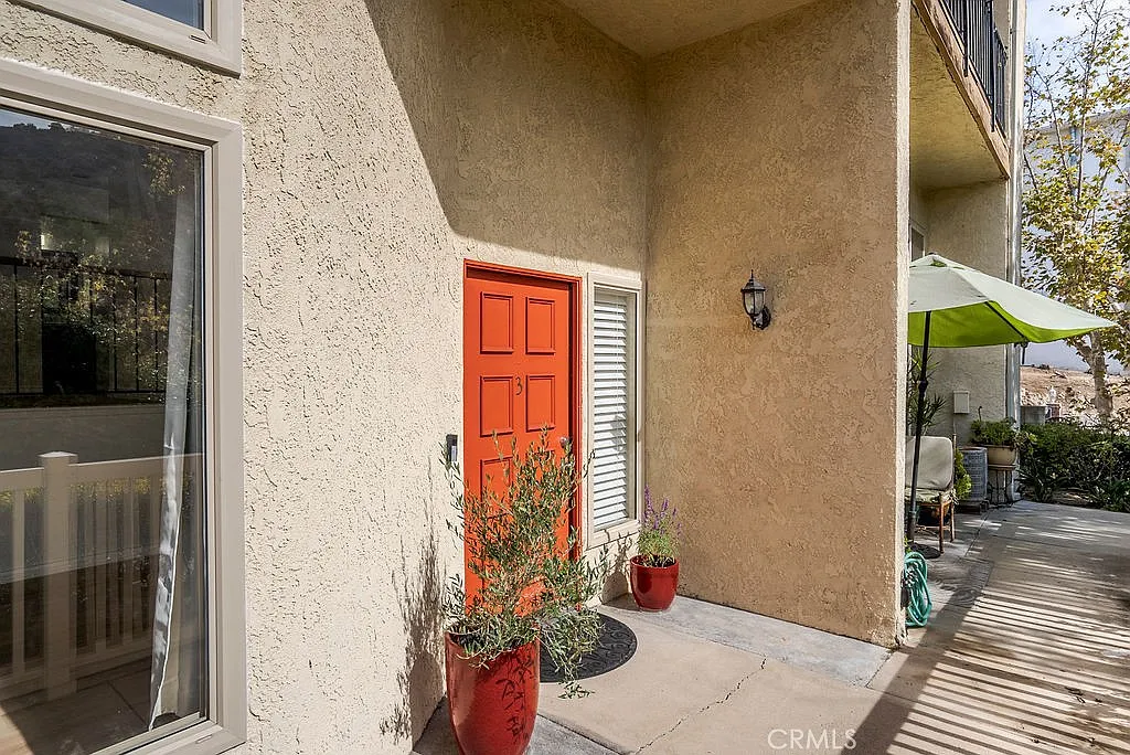 3 bed, 2.5 bath, 1649 sqft, $3,950 — Photo 3