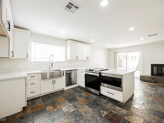 3rd image of 4625 La Fonda Dr