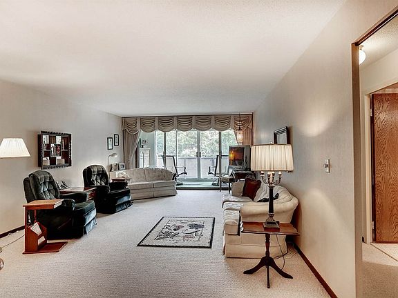 Neutral colors throughout