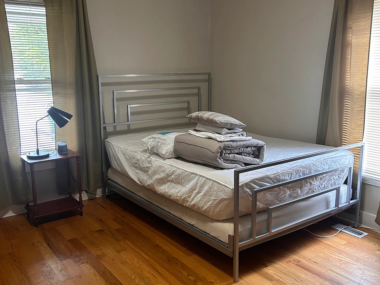 1 bed, 300 sqft, $850 — Photo 2