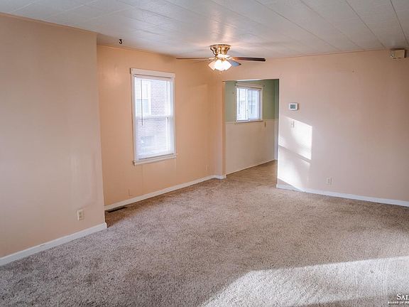 2nd image of 604 S Phillips Ave
