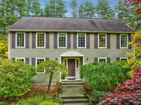 24 Milne Cove Rd, Carlisle, MA 01741
