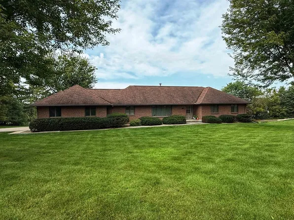 1101 Locust Rd, Decorah, IA 52101