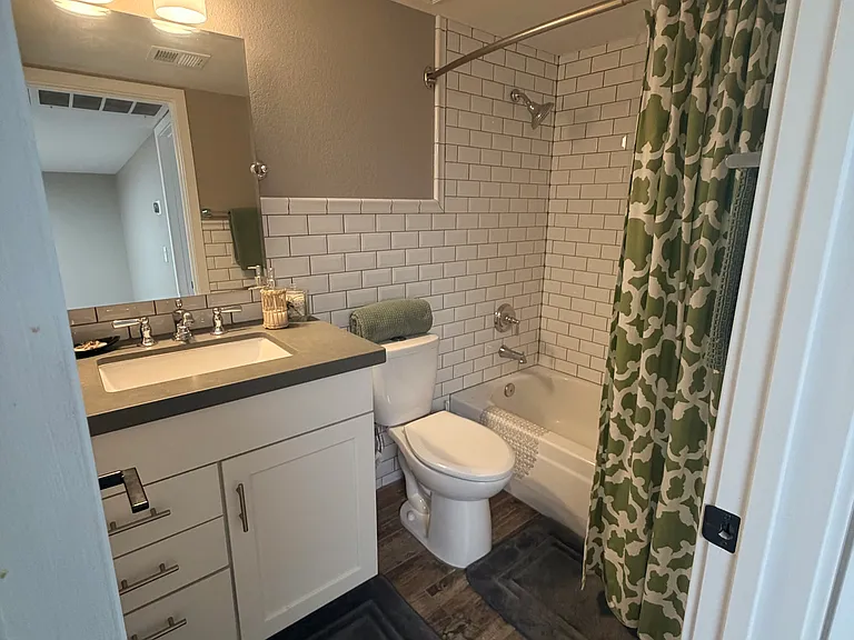 E Grovers Ave — Photo 17