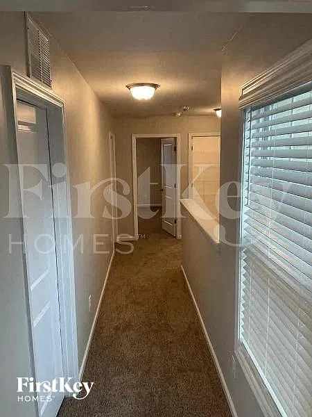 5 bed, 4.5 bath, 3698 sqft, $3,515 — Photo 2