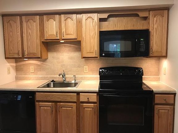 2nd image of 71 Oakbrook Cmns